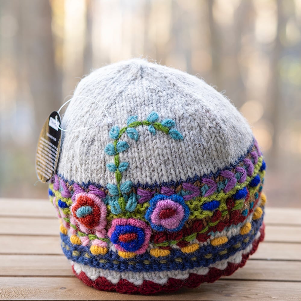Embroidered Floral Hat (oatmeal)